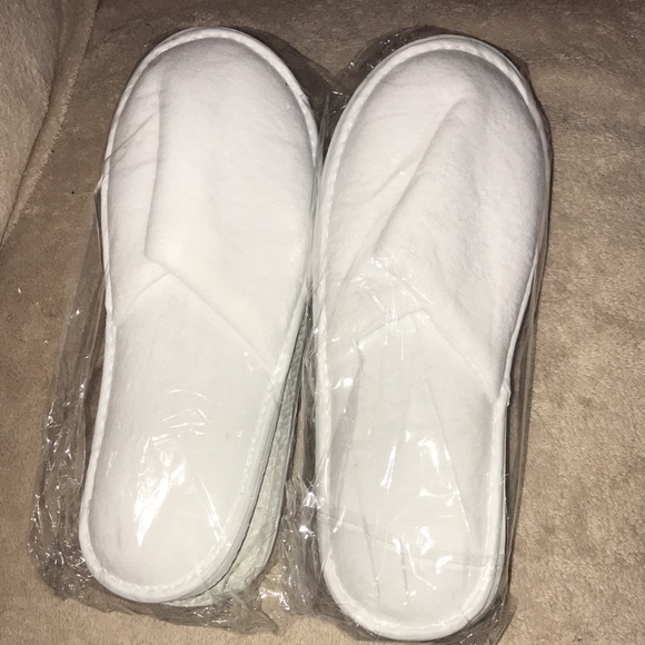 2 pairs White Spa slippers New in packaging His / Hers set - Picture 2 of 3